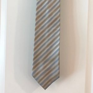 Light blue/yellow diagonal stripe tie